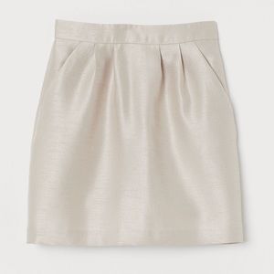 NWT H&M Textured-weave beige mini skirt Women’s size 14 pockets sheen classic